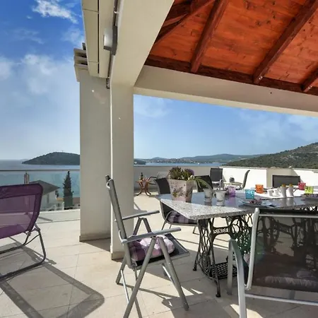Villa Carre Violet Razanj
